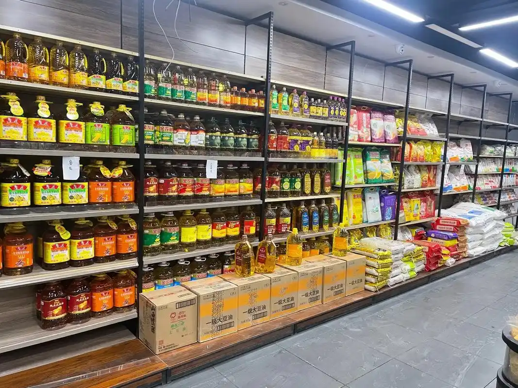 胖东来款四柱货架 米面粮油区正在上货 后面给大 - 抖音