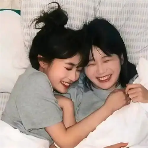 超甜闺蜜头像亲密真人一左一右图片