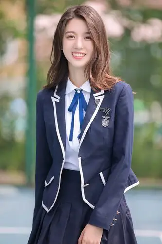 "班长大人"开学啦 李凯馨甜美校服大片来袭