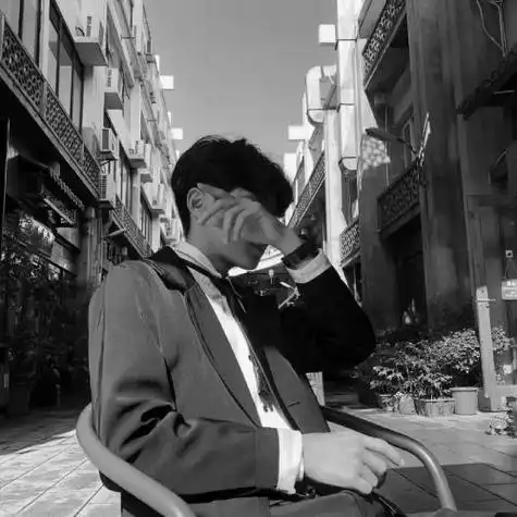 男生头像伤感霸气黑白头像碎碎念念成为身边岁岁年年