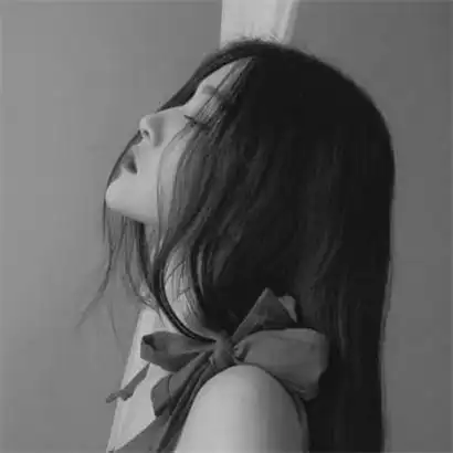 女生黑白头像伤感高清,新的一年了还是自斟自酌自消愁