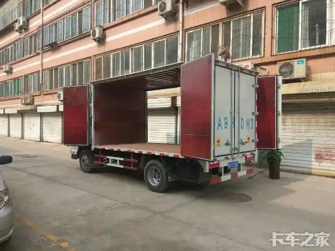 请问卡友4米2箱货的侧开门怎么设计更合理