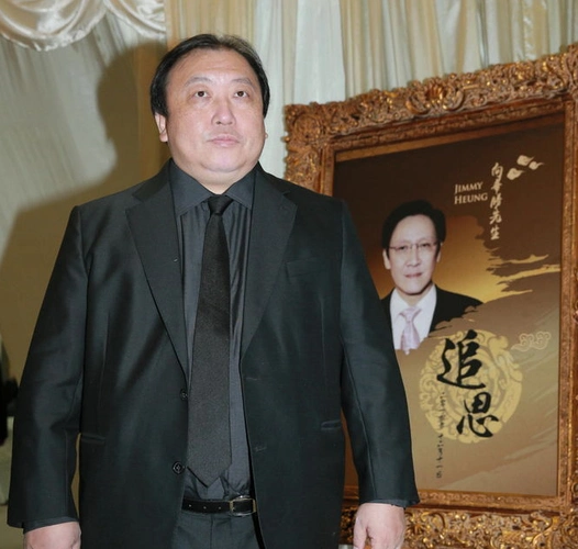 向华胜为什么葬八宝山曾骂周星驰八宝山火化王晶主持向华强操办