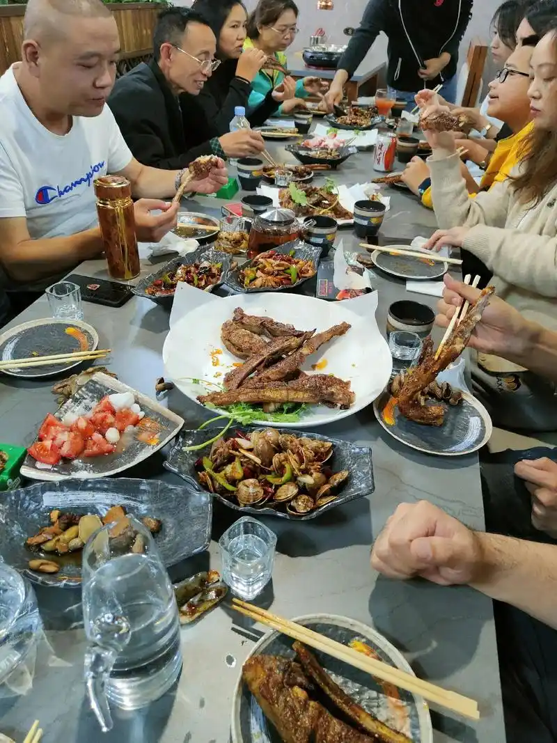 鸡西现压冷面入驻太原 #朋友聚会在一起喝酒嗨起来 #感恩一 - 抖音