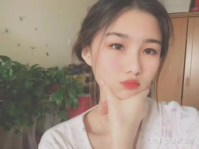 脖子长头小脸小的女生适合什么发型? - 知乎