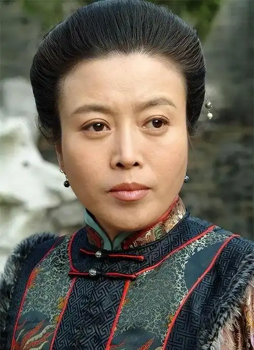 回顾丁嘉丽:两段婚姻伤人伤己,对儿女愧疚,今潜心向佛淡然老去