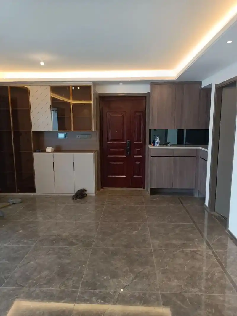 酒柜翻车 金框茶色玻璃门好像翻车了,有没有补救的方法