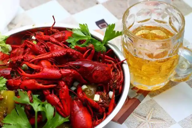 小龙虾配冰啤酒,急性肠胃炎找上门