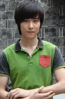 吴昊泽自2010年左右开始以演员身份出道,参演过电视剧《铠甲勇士刑祆