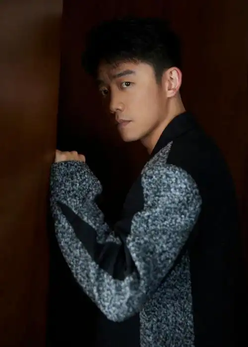 郑恺超话#郑恺0417生日快乐#  他是《繁花》中财大气粗的魏总,是