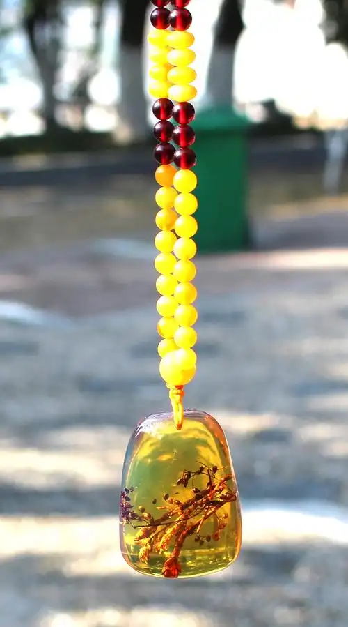 鸡油黄蜜蜡吊坠纯天然植物琥珀项鍊无事牌毛衣链原石波罗的海男女