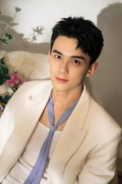 吴磊时尚写真俊朗帅气青春男神