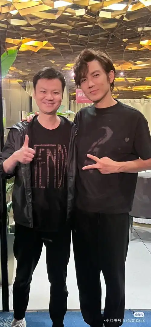 钟汉良北京演唱会#20240413北京演唱会拍合照的小哇钟汉良超话@钟汉良