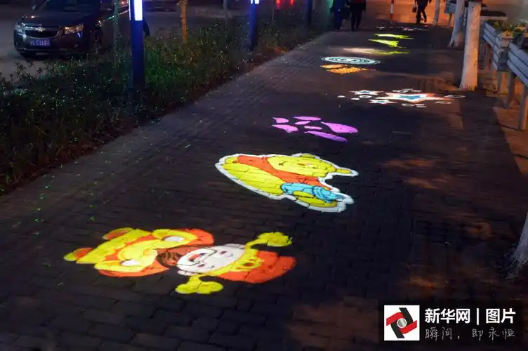 上海首条全息投影马路亮相 超酷炫惊呆路人