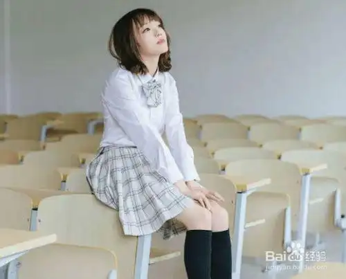 坐姿端正 穿这种裙子时,要尽量保持坐姿正确,以免增加对裙子的压力