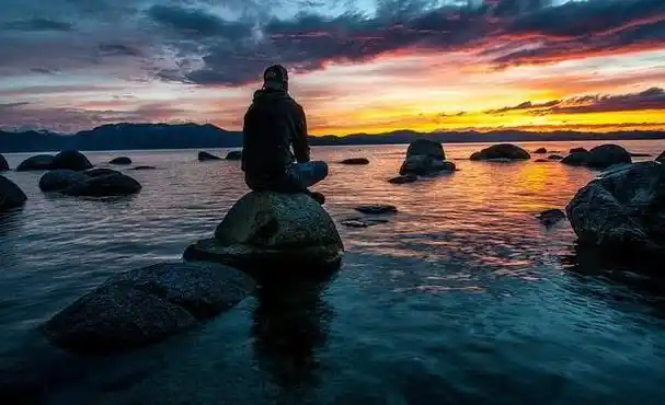 孤独对很多人来说很苦,但孤独真的是一种境界!