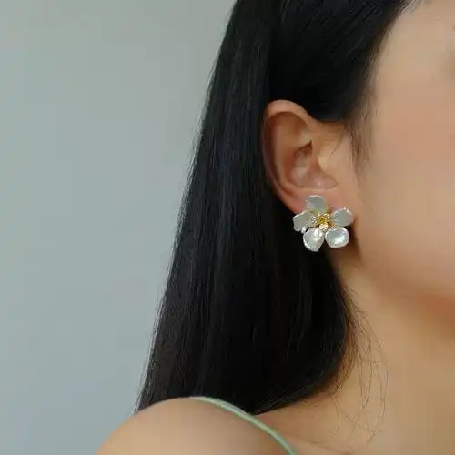 欧美巴洛克花朵珍珠耳钉女ins风复古不规则镶嵌花瓣耳环2021新款