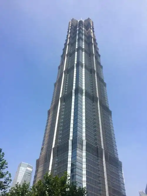 上海游之军刀楼100层上看外滩