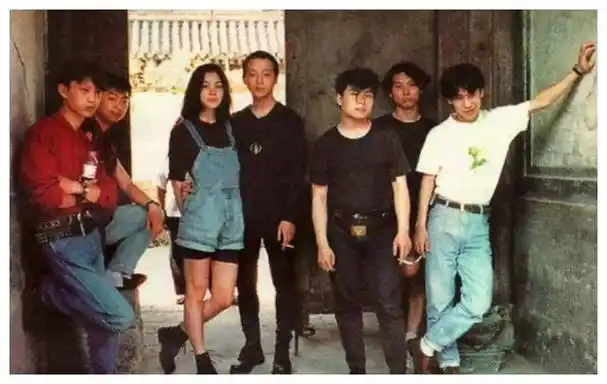 窦唯是女强人,李亚鹏是传奇,谢霆锋的评价是情感秘籍.