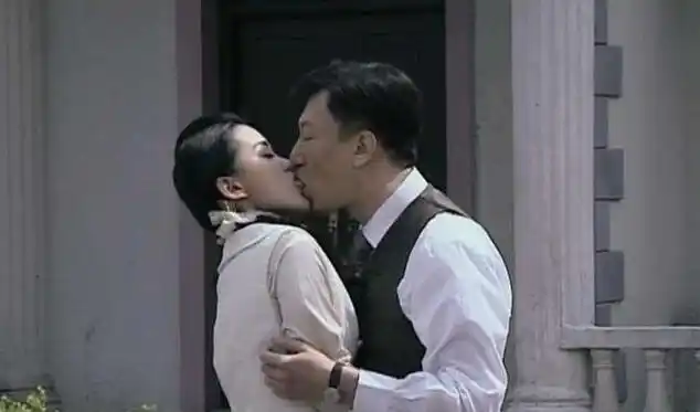 男明星拍吻戏竟然伸舌头 网友却说只有他最恶心