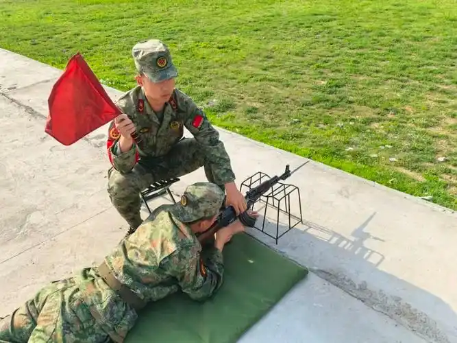 实战化水平各为期12天的基地军事化封闭训练分两个批次进行了特种救援