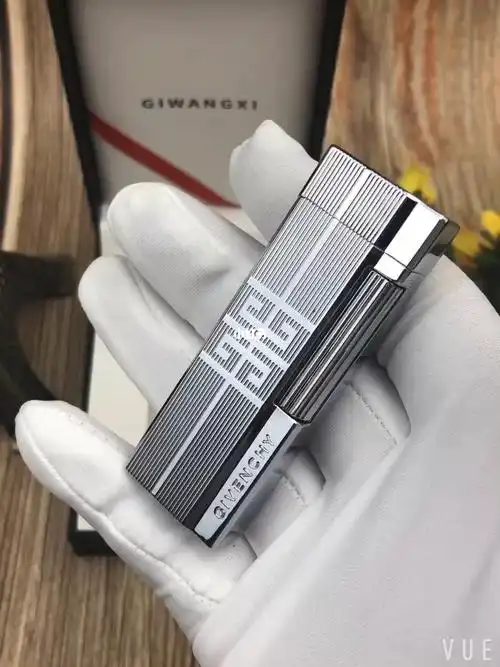 纪梵希小巧打火机