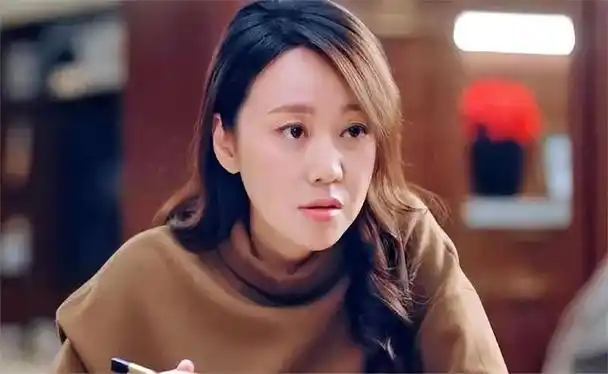 风情女人闫妮干了多少糊涂事她的大器晚成不是没有原因的