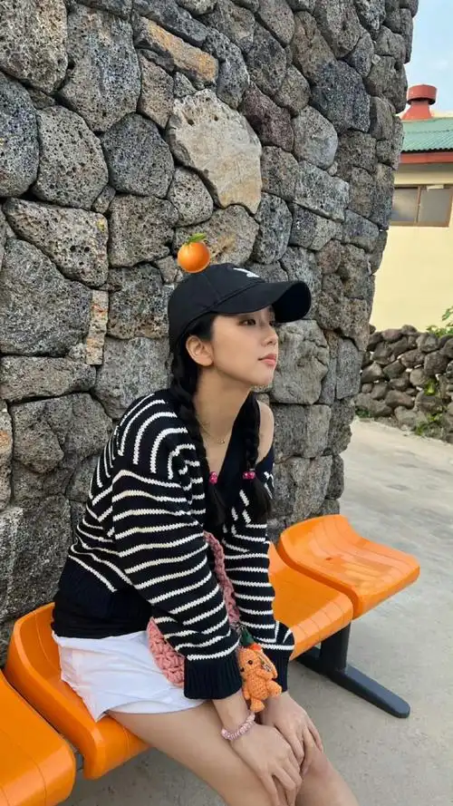 kimjisoo超话92#金智秀的那年今日#220510 智秀个人ins更新图片 8p