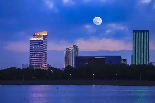 组图:日月同辉 壮阔日照