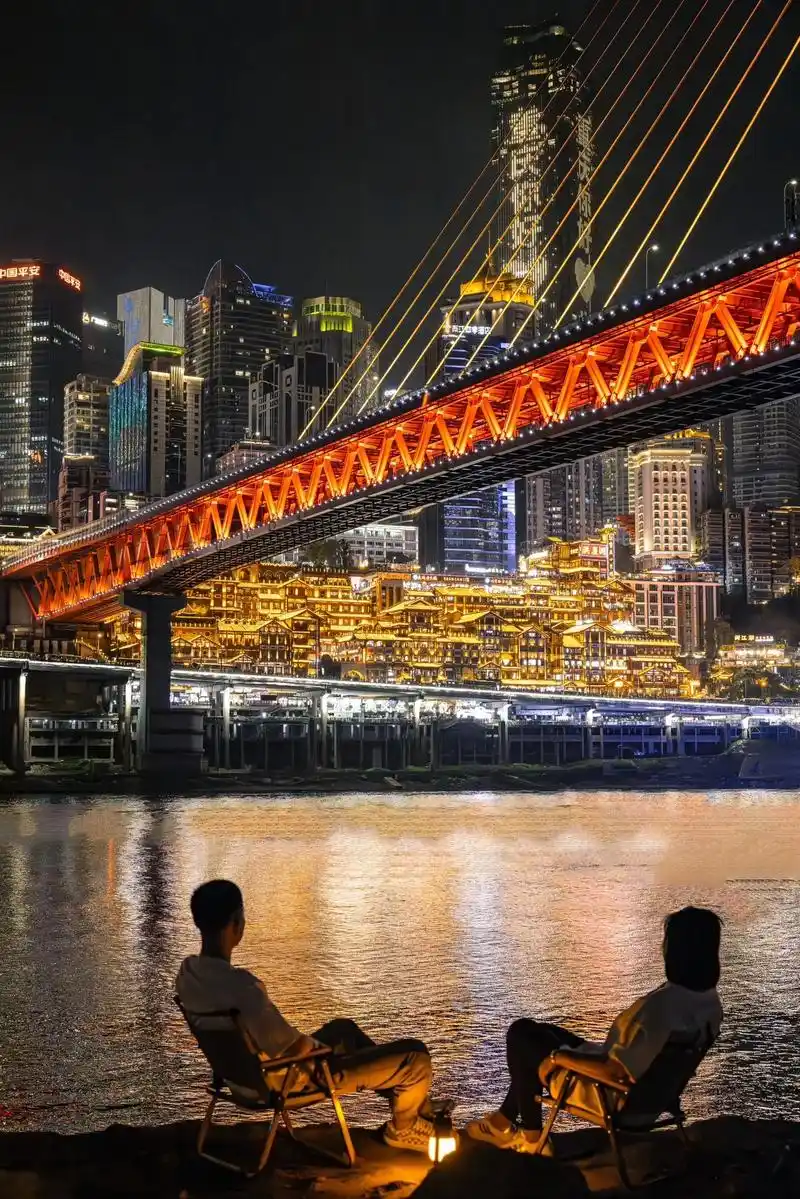 洪崖洞夜景拍摄明码标价6.8元一张