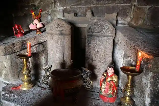 双圣庙是孙悟空兄弟合葬墓,墓碑镌刻宝峰"齐天大圣神位","通天大圣