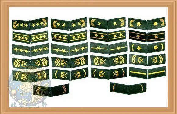 有谁知道07迷彩装上的领章到底是平行四边形还是长方形啊?