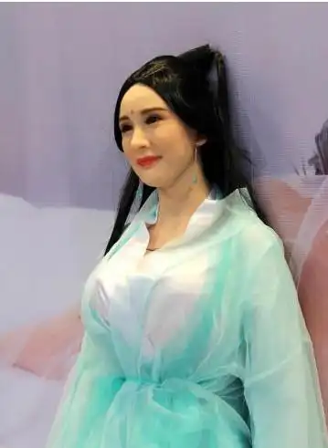 杨幂"乳胶娃娃"在日本卖17000元,销量惊人,看到实物后却愣了