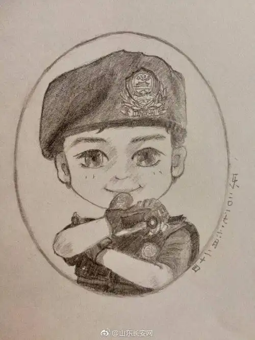 超赞!山东女特警用铅笔画记录下日常