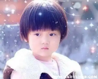 发型还是很多,比如常稚嫩蘑菇头,双丸子头,短发扎发,短卷发,锅盖头等