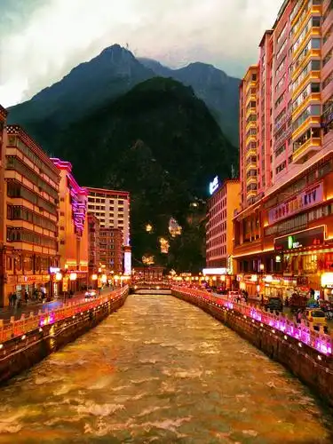 五月游之川西康定市容及夜景