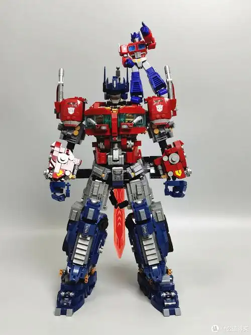 这套布鲁可变形金刚积木人仔都给我冲!无敌!