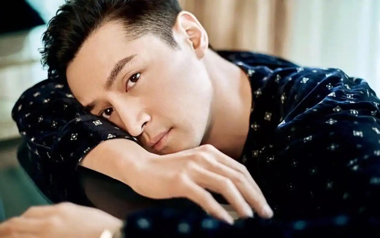 首页 桌面壁纸 大陆明星 胡歌西装帅气杂志封面写真高清图片壁纸上一