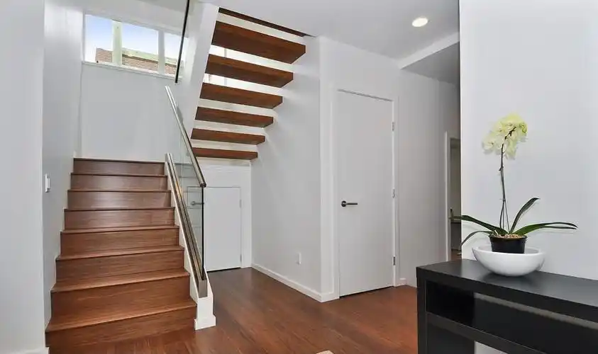 大连金蚂蚁装饰工程有限公司