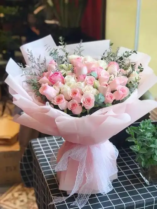 最美公主33朵粉玫瑰时尚花束