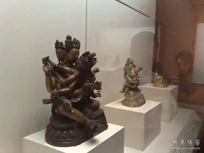 西藏的欢喜佛,主张男女双修.