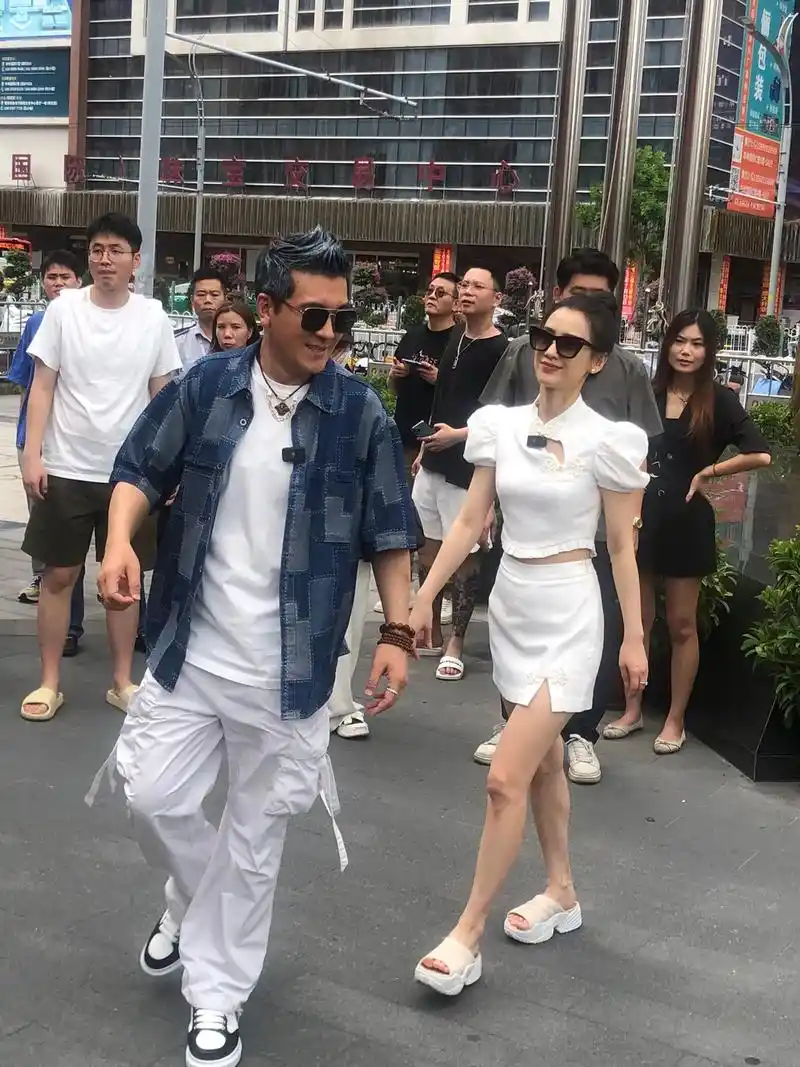 跟明星最近的一次距离[呲牙]#黄圣依 杨子 - 抖音