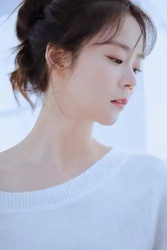 星闻yg韩胜妍公开新简历照片强调自然的新简历