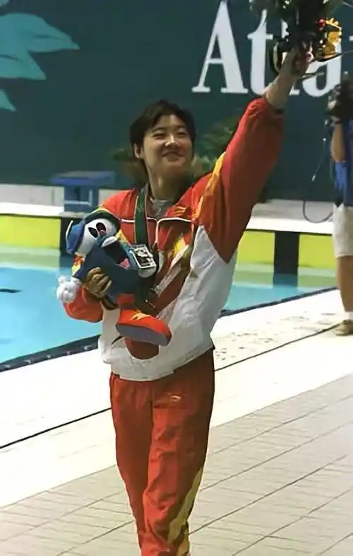 跳水女神伏明霞13岁夺跳水世界冠军中国奥运年龄最小的冠军