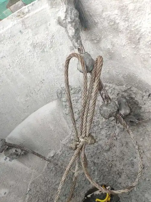 2020年第三季度国贸项目检查情况 写美篇8,3号楼一层混凝土料斗钢丝绳