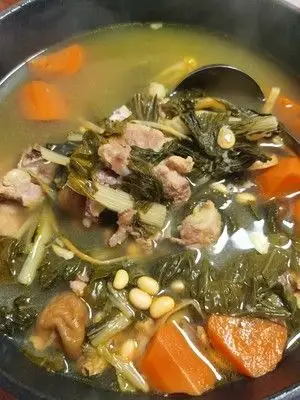 秋冬润肺汤系列:菜干黄豆红萝卜无花果南北杏骨头汤的做法 步骤2