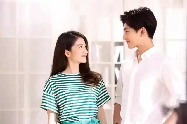 两两相望 相视一笑张雪迎sophie