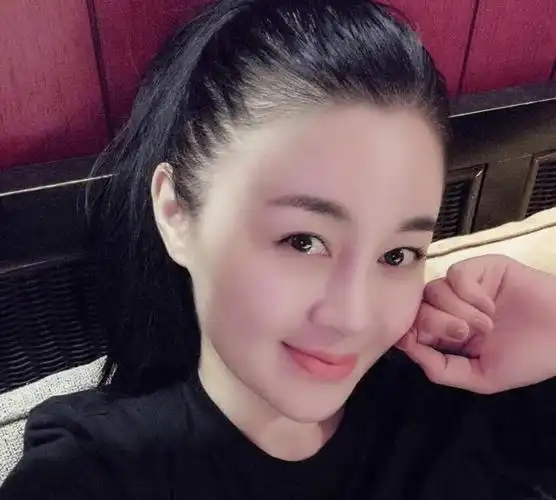 演员关婷娜:虽没结婚,但不代表没伴侣,女人一生不该被婚姻束缚