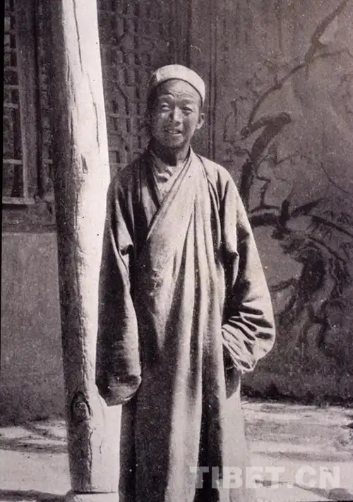 文字发展 文字历史   1908年,法国汉学家伯希和来到了莫高窟,从王道士