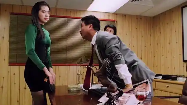 为了救出刀仔,阿珍让高进冒充赌神,却不知道赌神就是高进|喜剧片